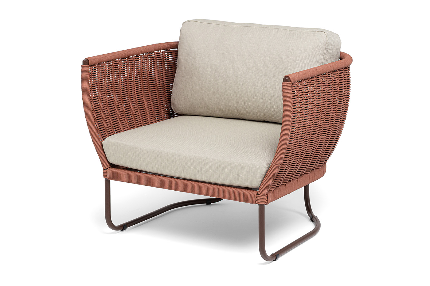"Фиджи" кресло плетеное из роупа, каркас алюминий коричневый (RAL8016) муар, роуп красный (8372) круглый tex, ткань Mossle бежевая