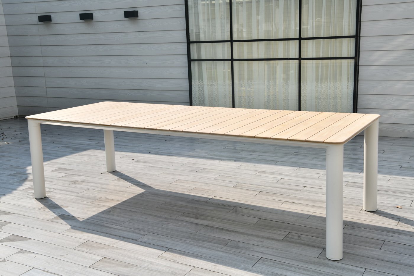 "Прага" обеденный стол с тиковой столешницей и алюминиевым каркасом