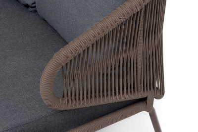 "Милан" диван 3-местный плетеный из роупа, каркас алюминий коричневый (RAL8016) шагрень, роуп коричневый круглый, ткань темно-серая 027
