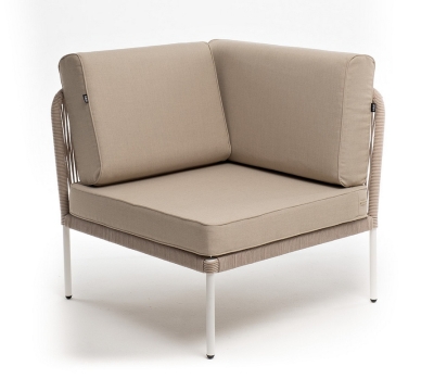 "Канны" угловой модуль плетеный из роупа, каркас алюминий белый муар, роуп бежевый круглый, ткань бежевая 15052 "Канны" угловой модуль плетеный из роупа, каркас алюминий белый муар, роуп бежевый круглый, ткань бежевая 15052