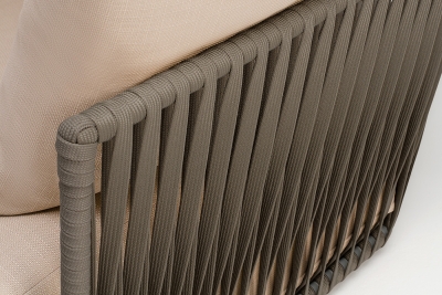 "Форли" кресло плетеное из роупа, каркас алюминий светло-серый (RAL7035) муар, роуп серо-коричневый 23мм, ткань Mossle бежевая