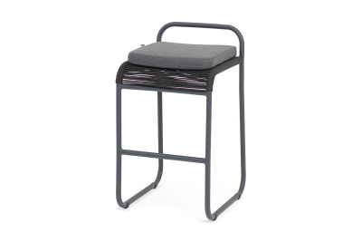 "Ането" стул барный плетеный из роупа, каркас алюминий темно-серый (RAL7024) муар, роуп темно-серый круглый, ткань темно-серая 027