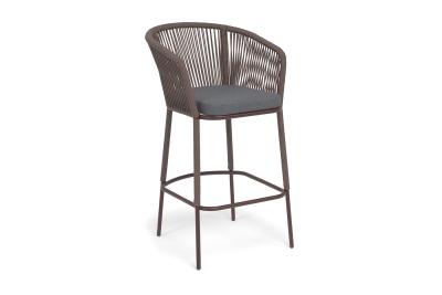 "Марсель" стул барный плетеный из роупа, каркас из стали коричневый (RAL8016) муар, роуп коричневый круглый, ткань темно-серая 027 NEW
