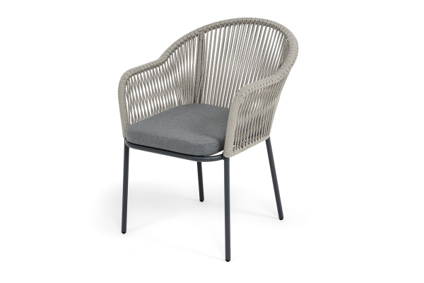 "Лион" стул плетеный из роупа, каркас из стали темно-серый (RAL7024) муар, роуп серый меланж круглый, ткань серая 017