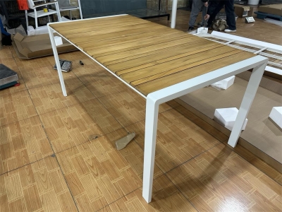 "Альпы" обеденный стол с тиковой столешницей и алюминиевым каркасом