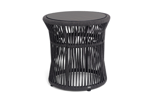 "Романо" журнальный стол из HPL круглый Ø45 H47, каркас из алюминия черный муар, цвет "черный мрамор", роуп темно серый круглый