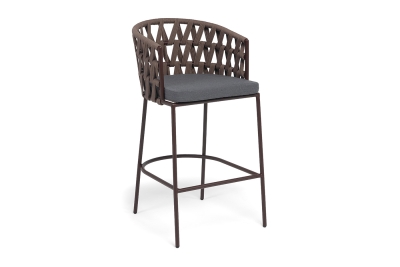 "Диего" стул барный плетеный из роупа, каркас из стали коричневый (RAL8016) муар, роуп коричневый круглый, ткань темно-серая 027