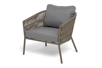 "Комо" кресло плетеное из роупа, каркас алюминий бежево-серый (RAL7006) муар, роуп серо-коричневый 23мм, ткань темно-серая 027