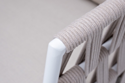 "Диего" кресло плетеное из роупа, основание дуб, каркас алюминий светло-серый (RAL7035) шагрень, роуп бежевый круглый, ткань бежевая 15052