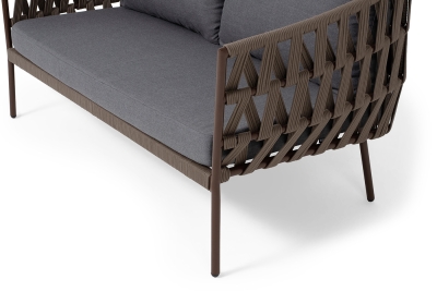 "Диего" диван 2-местный плетеный из роупа, каркас алюминий коричневый (RAL8016) муар, роуп коричневый круглый, ткань темно-серая 027 "Диего" диван 2-местный плетеный из роупа, каркас алюминий коричневый (RAL8016) муар, роуп коричневый круглый, ткань темно-серая 027