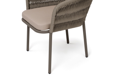 "Бордо" стул плетеный из роупа (колос), каркас алюминий бежево-серый (RAL7006) муар, роуп серо-коричневый 23мм, ткань Mossle бежевая