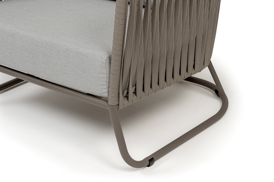 Багамы кресло плетеное из роупа, каркас алюминий бежево-серый (RAL7006) муар, роуп серо-коричневый 23мм, ткань светло-серая - фото 6