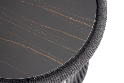 "Романо" журнальный стол из HPL круглый Ø45 H47, каркас из алюминия черный муар, цвет "черный мрамор", роуп темно серый круглый