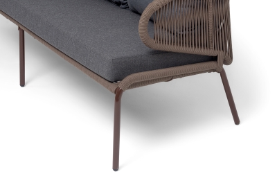 "Милан" диван 3-местный плетеный из роупа, каркас алюминий коричневый (RAL8016) шагрень, роуп коричневый круглый, ткань темно-серая 027